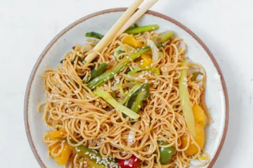 Mì xào rau