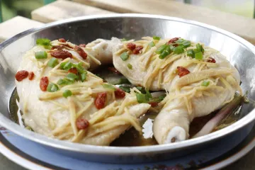Gà hấp gừng và kỷ tử