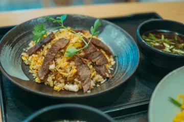 Cơm chiên bò rau thơm
