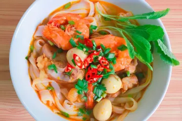 Bún tôm trứng cút rau thơm