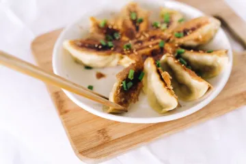 Gyoza chiên hành lá