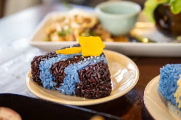 Xôi nhiều màu và xoài