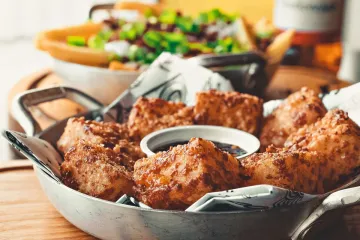 Đậu phụ chiên giòn chấm sốt