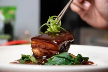 Thịt heo kho rau củ