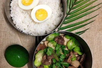 Cơm bò kho trứng luộc