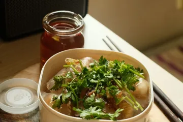 Gà kho rau mùi