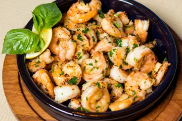 Tôm nướng rau thơm và chanh