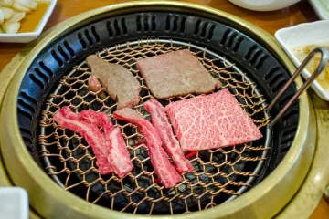 Thịt tươi nướng trên vỉ
