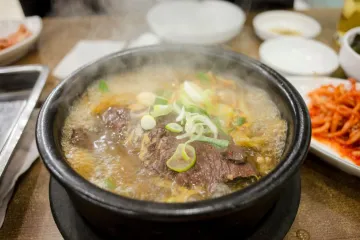 Canh bò nồi đá
