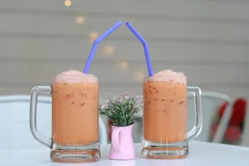 Hai ly trà sữa Thái