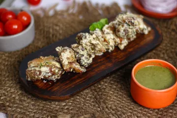 Gà malai tikka và sốt chutney