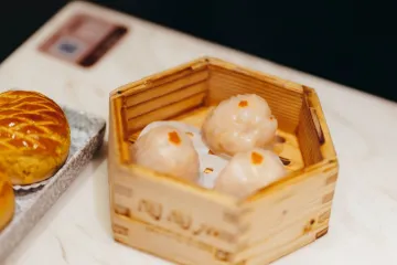 Dim sum và bánh ngàn lớp