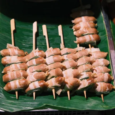 Giò lụa cuộn thịt xông khói