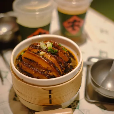 Chân giò kho sả