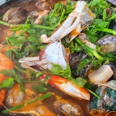 Lẩu tôm càng chua cay