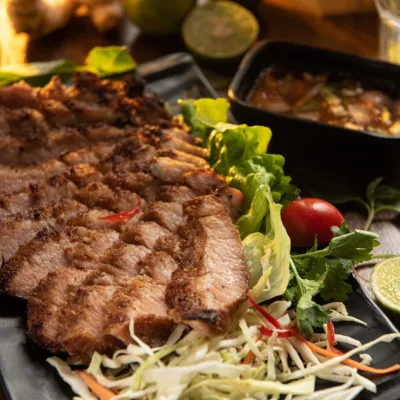 Salad thịt nướng