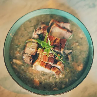 Cháo giò heo hạt sen