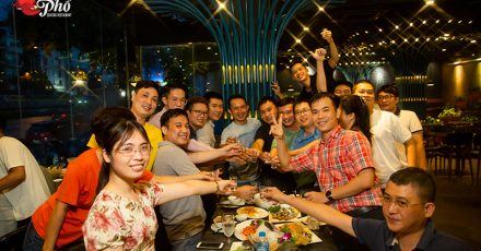 Không gian nhà hàng ấm cúng mang tới những bữa ăn đầy gắn kết và sẻ chia